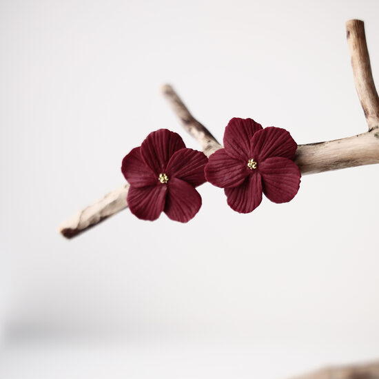 Ziedu formas un motīvu auskari