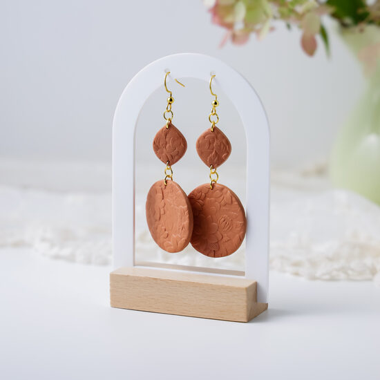 Auskari terakotas krāsā ar ziedu nospiedumiem