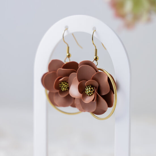 Maigi brūni ziedu auskari