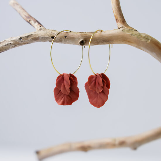 Lapiņu auskari uz riņķīša