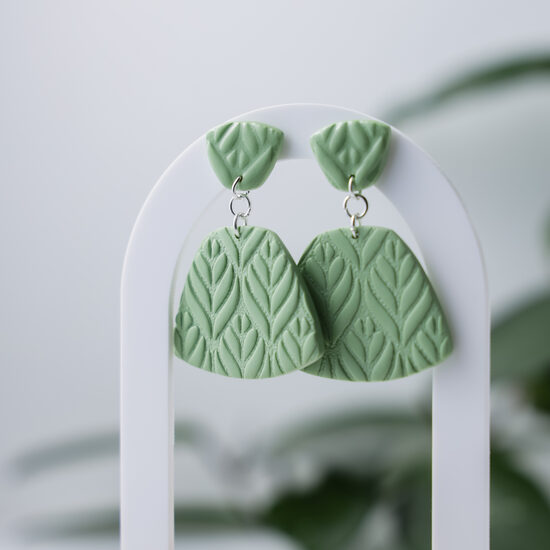 Teksturēti auskari salvijas zaļā krāsā