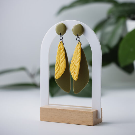 Olīvu zaļi auskari ar dzeltenu akcentu