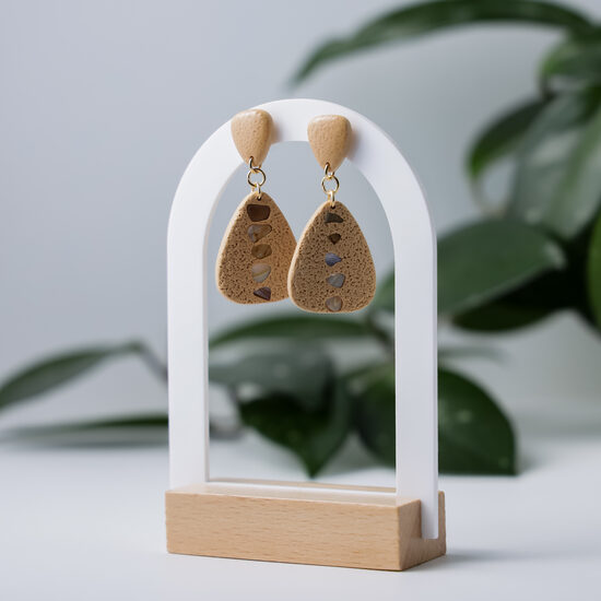 Bēši auskariņi ar akmentiņiem