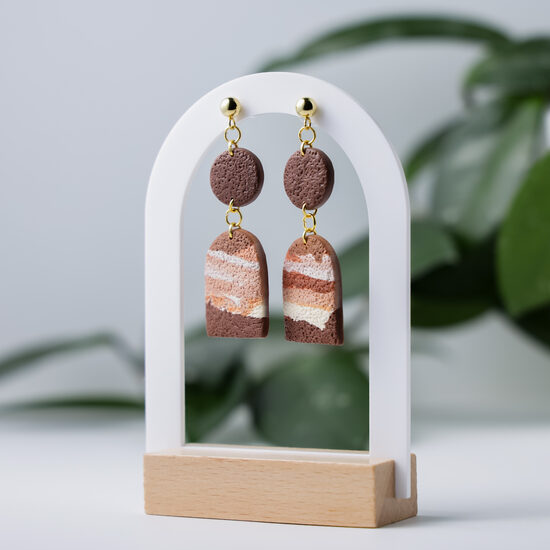 Auskari piena šokolādes krāsās