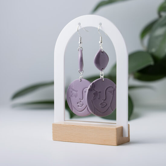 Lillā auskariņi ar sejas kontūru