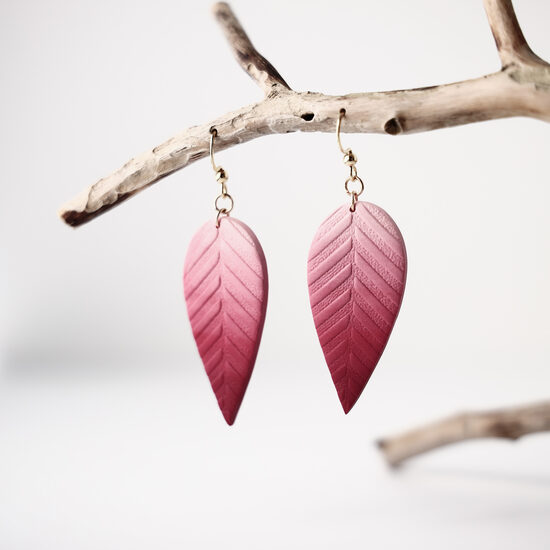 Auskari lapiņas formā