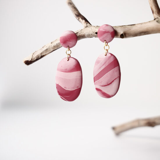 Ovālas formas auskari rozā toņos